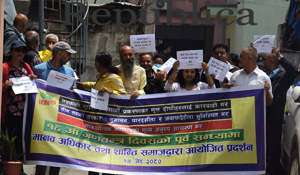 In Photos: Human Rights and Peace Society holds protest in front of Singha Durbar