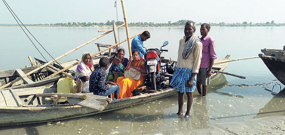 Locals of Susta using boats to cross Narayani River since ages due to lack of bridge