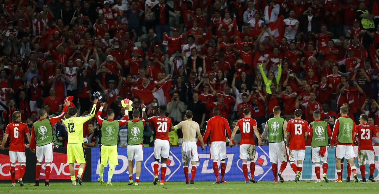 Switzerland celebrates 1st appearance in knockout stage