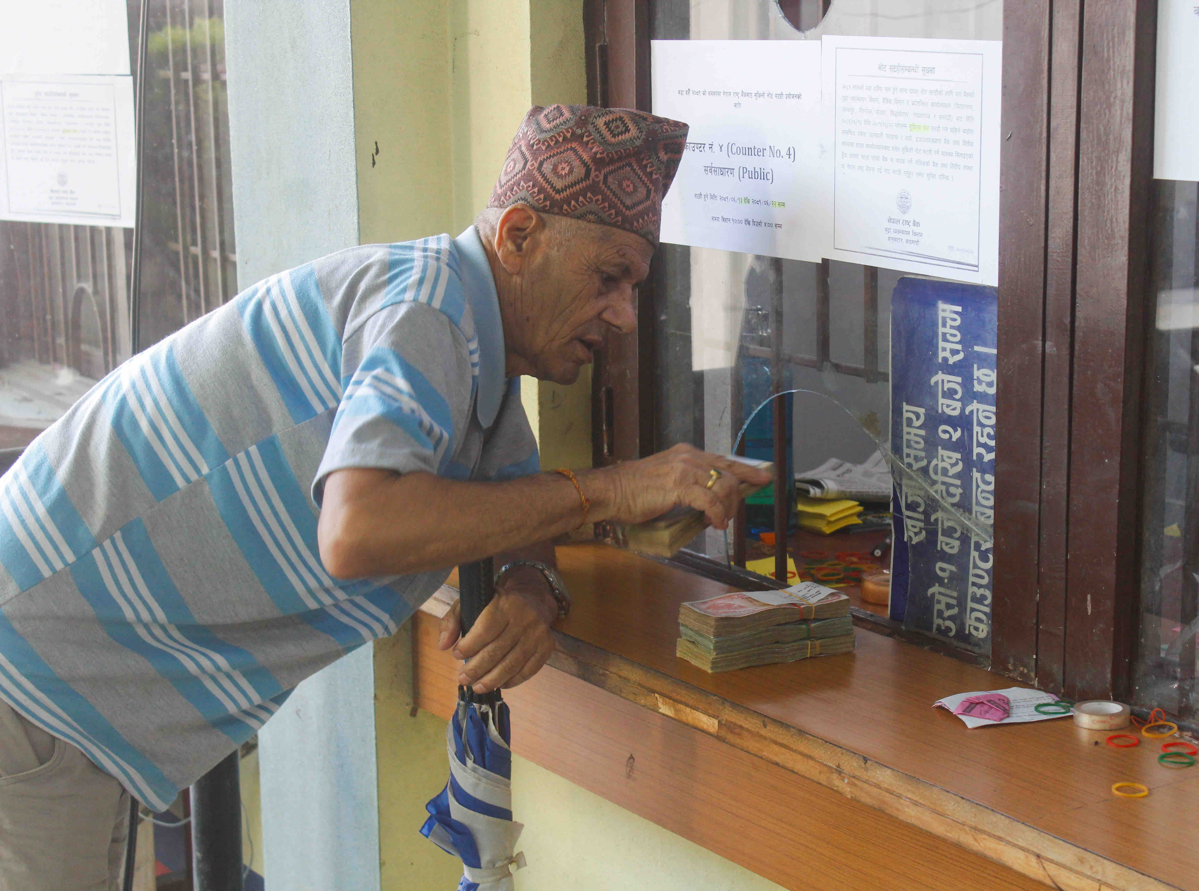 General public exchanging clean notes for Dashain (In Pictures)