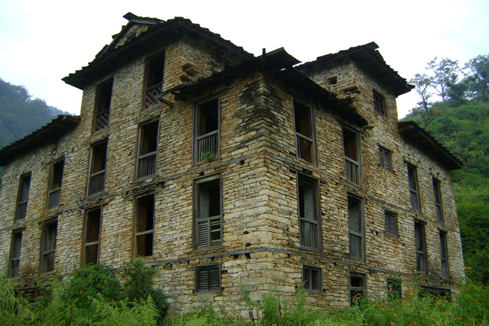 Abandoned house talks...