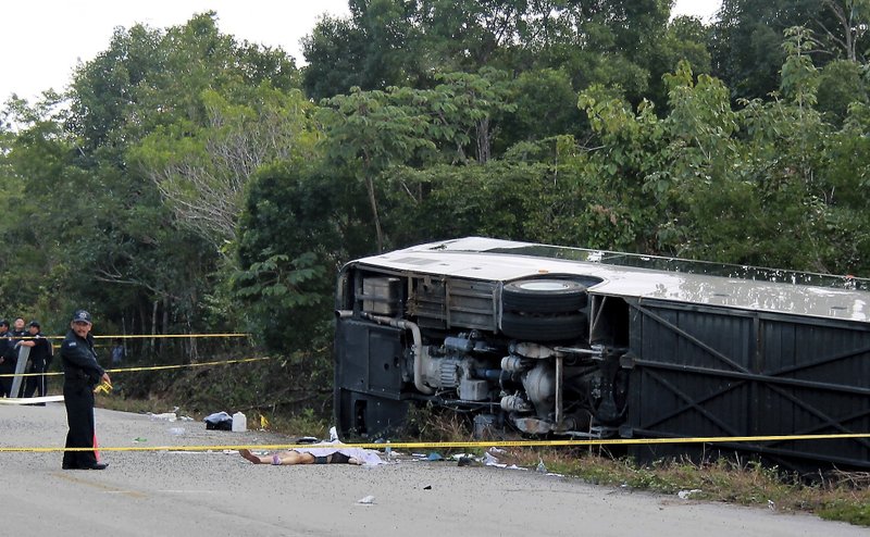 8 Americans, 2 Swedes, 1 Canadian dead in Mexican bus crash