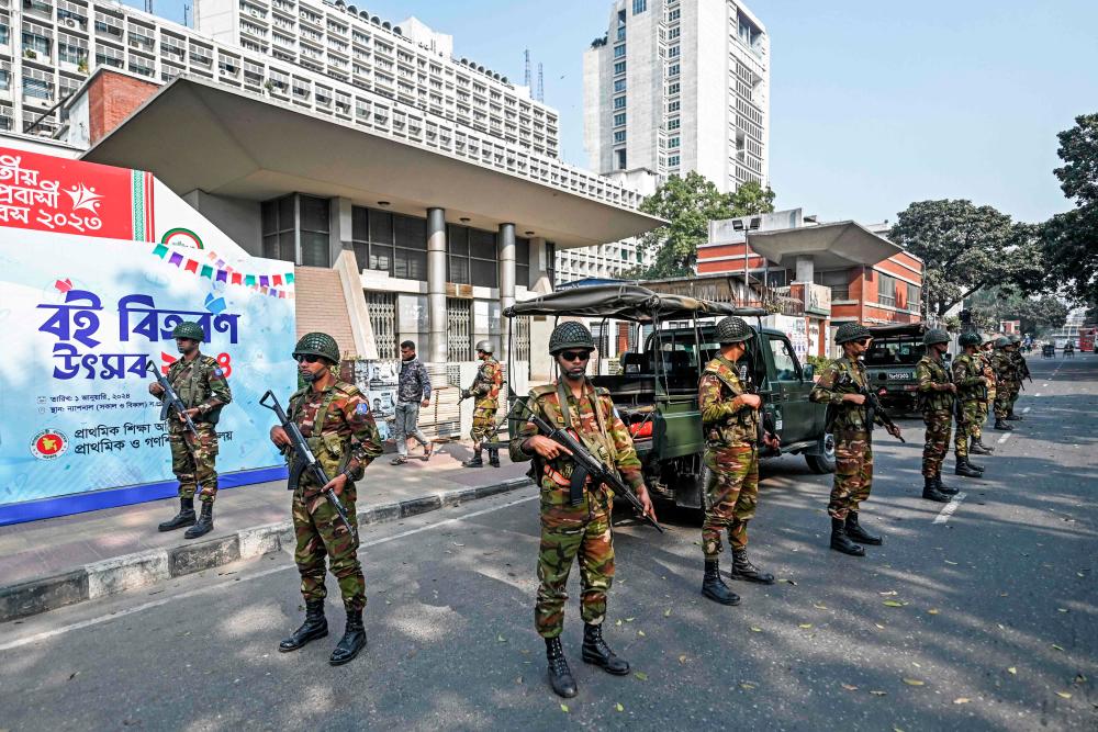Bangladesh voting going on with sporadic clashes, leaving one reportedly dead