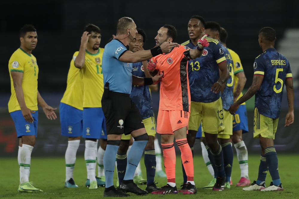 Live brazil vs colombia. Бразилия Колумбия 2014. Колумбия и Бразилия Дружба народов. Бразилия против Украины. Бразилия против Китая.