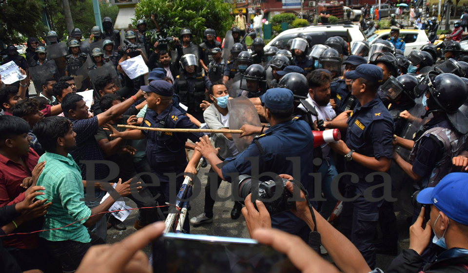 Clash between Citizenship-less Struggle Committee and Police at Maitighar (Photo Feature)