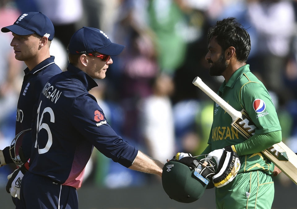 Pakistan thrashes England to reach CT final for 1st time