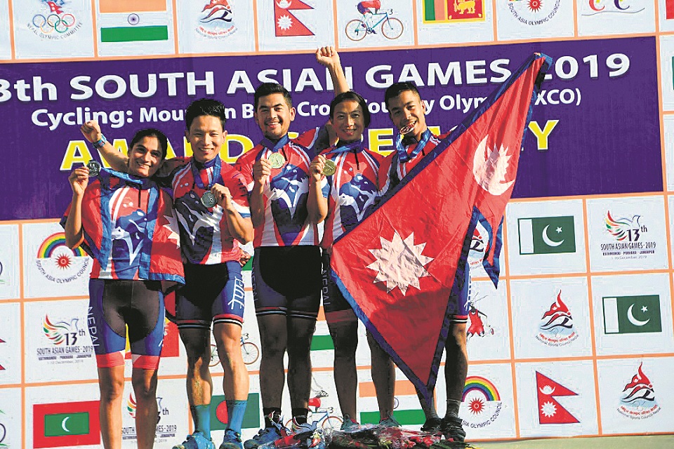 Two more golds in cycling