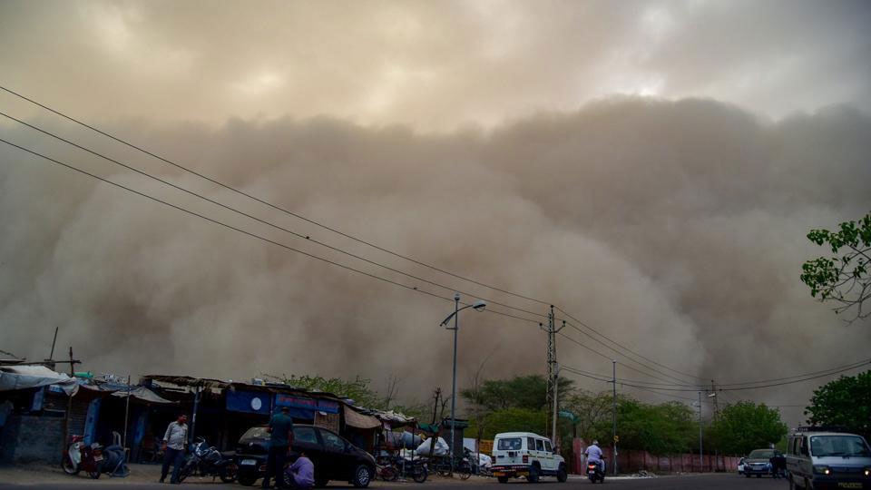 Late night dust storm hits North India, Met issues weather alert for Tuesday