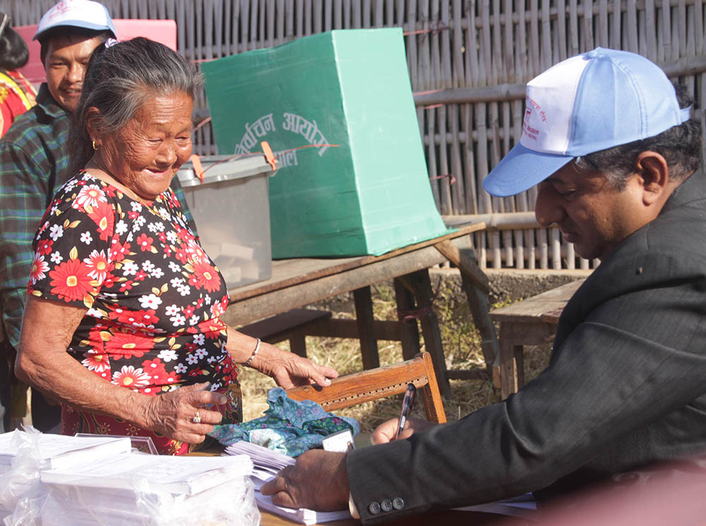 Voters undeterred by explosion (photo feature)