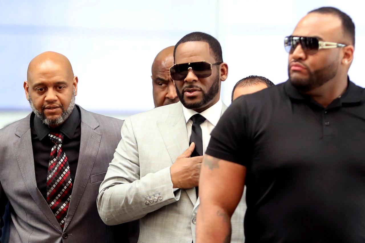 R. Kelly accused of sex with teen girl in 1990s as indictment is updated