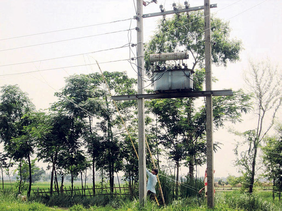 50% power leakage in rural areas of Simraungadh