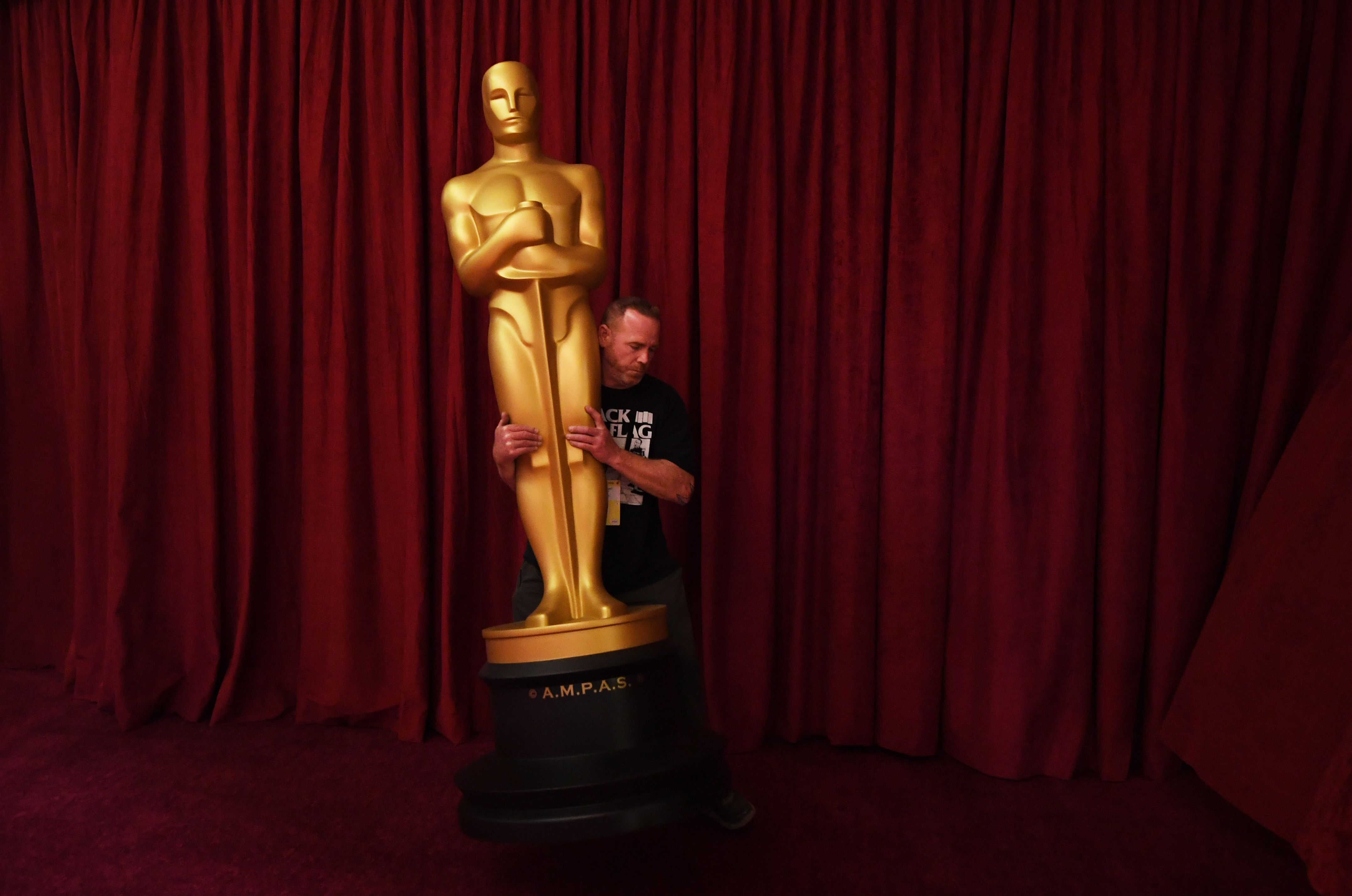 Academy Awards to go hostless for second consecutive year