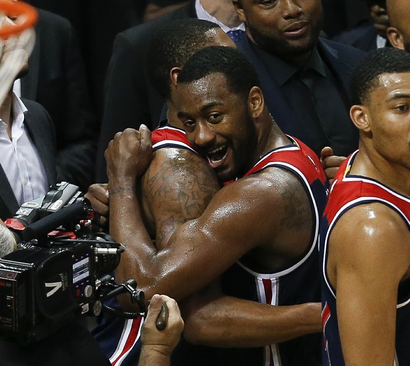 John Wall scores 42 points, Wizards knock out Hawks 115-99