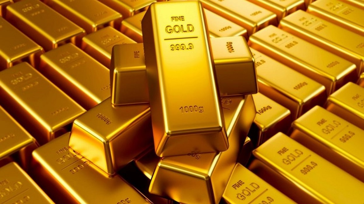 Gold price declines by Rs 600