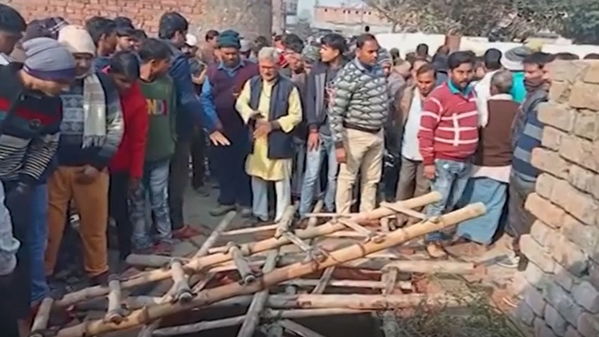13 die in village well collapse at wedding in India