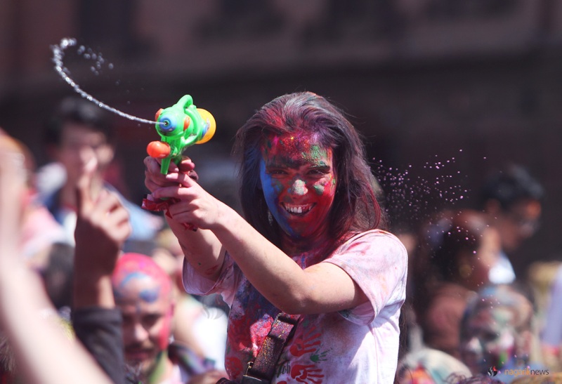 Do me a favor: Let's play Holi (Photo feature)