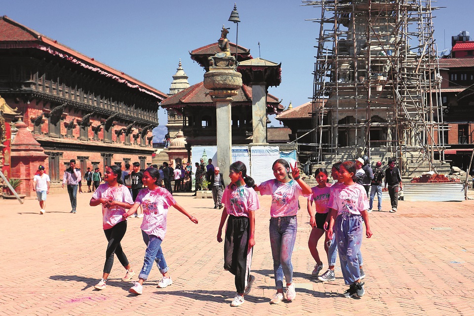 COVID-19 fear hampers Holi celebrations in Valley