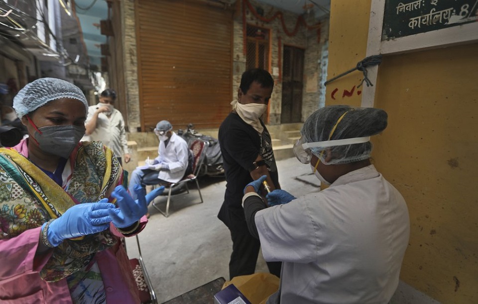 India hits 2 million coronavirus cases as deaths pass 41,000