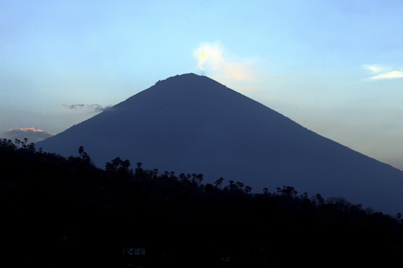 Indonesia volcano may erupt explosively or menace for weeks