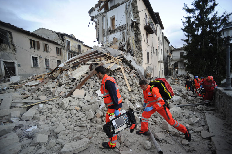 Strong quake rocks central Italy, at least 37 reported dead