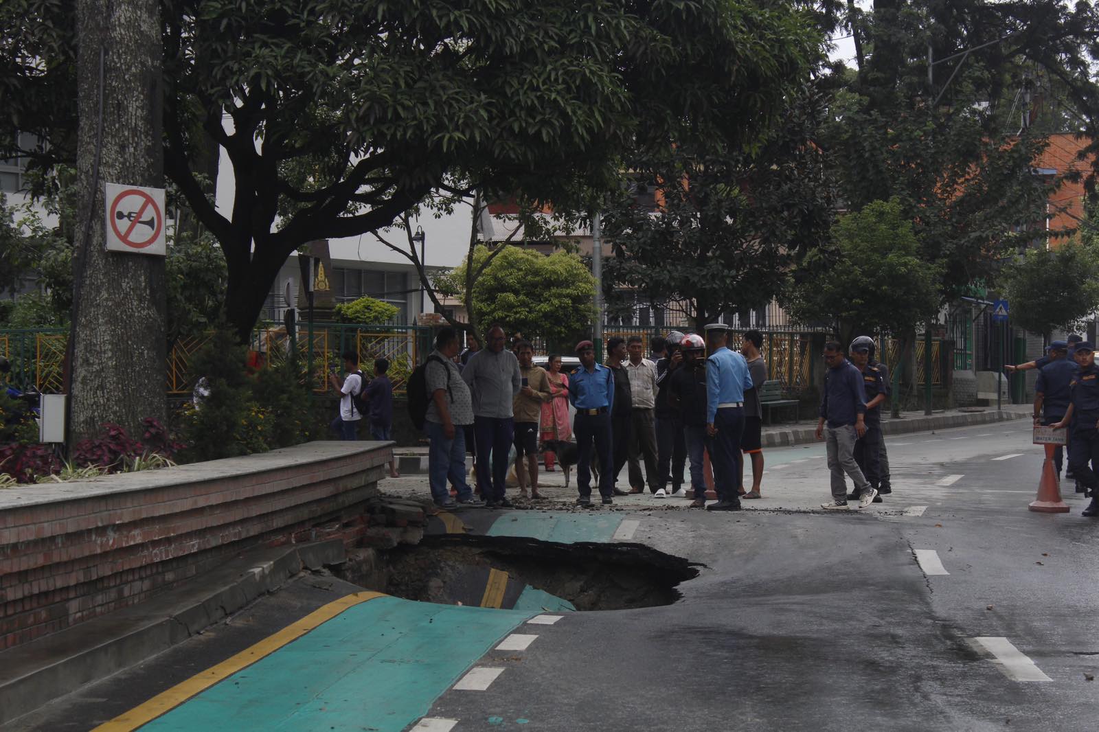 Road in Kupondole caves in (Photo feature)