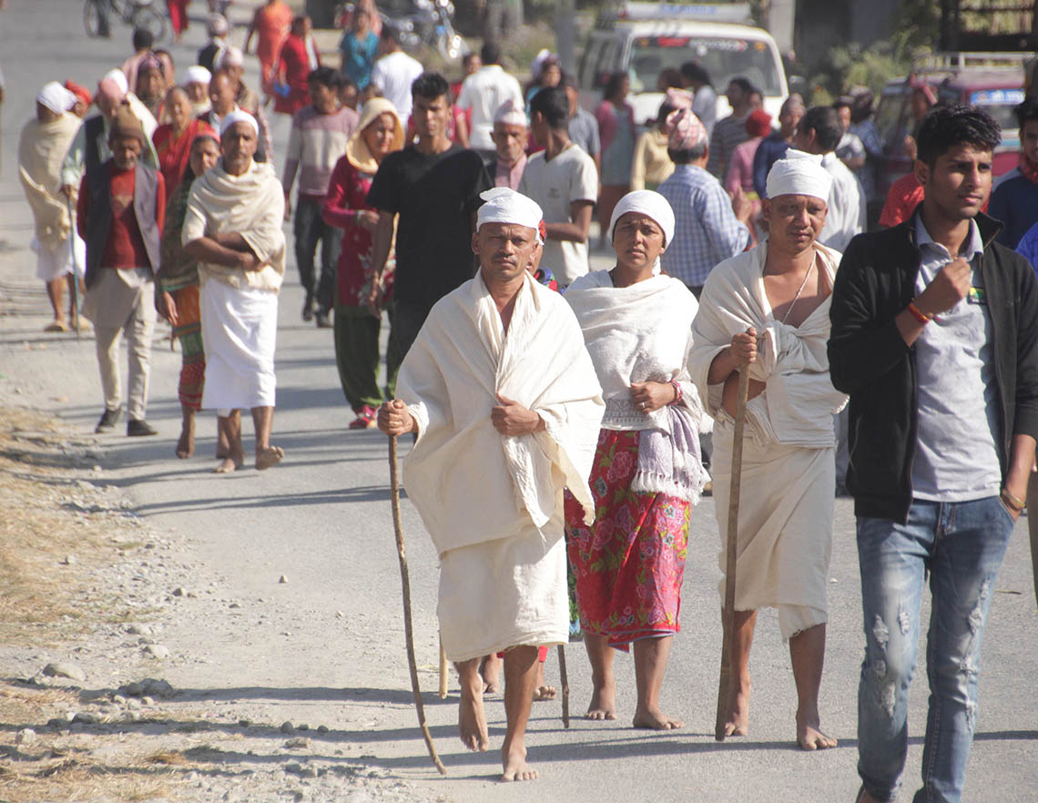 12 mourners march to vote (Photo feature)
