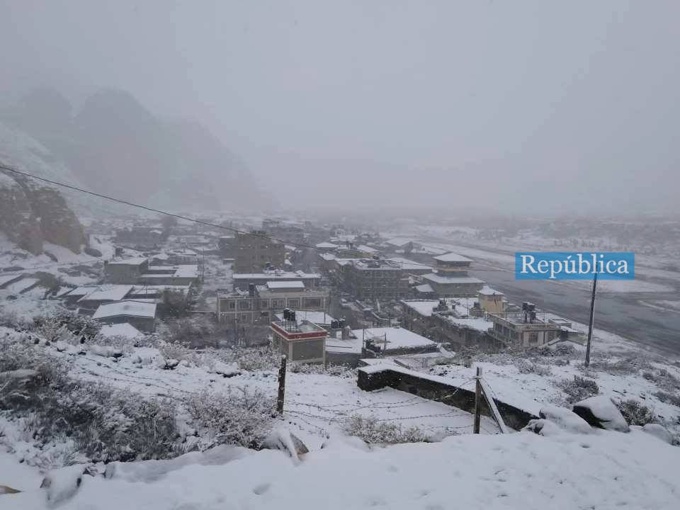 Manang, Mustang witness heavy snowfall today (with photos)