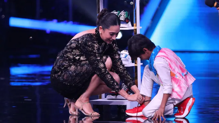 Karisma Kapoor gifts 5 pairs of shoes to contestant Pruthviraj on Super Dancer Chapter 4