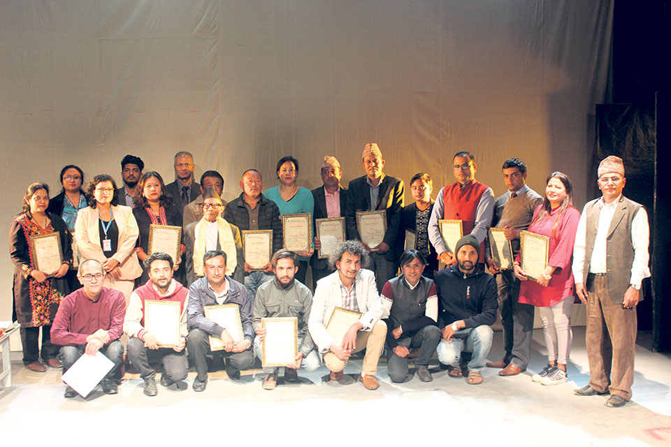 Laxman Wins First National Solo Theatre Competition