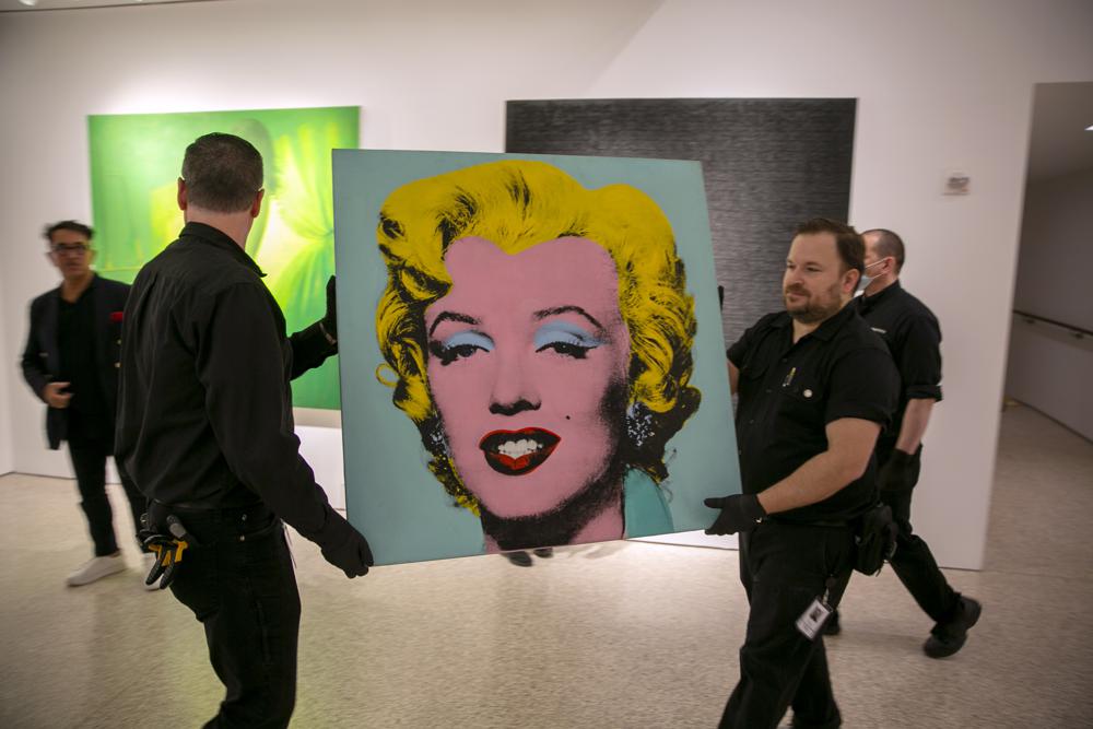 Warhol’s ‘Marilyn’ auction nabs $195M; most for US artist