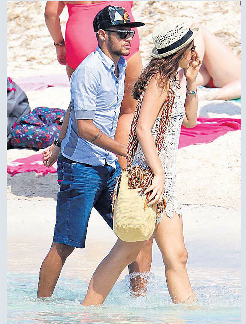 Neymar takes his ex to shopping date, fuelling relationship rumors