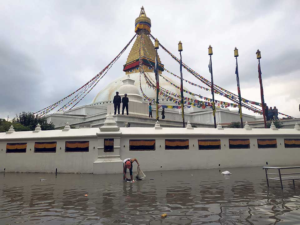 Bouddha Premises Submerged wading ankle-deep