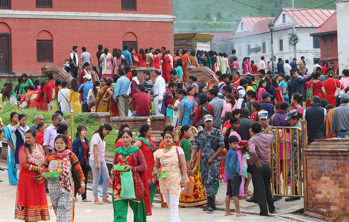 Devotees throng Pashupati temple on occasion of first Monday of Shrawan