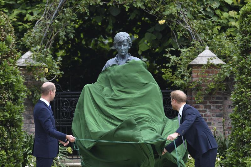 Princes William, Harry unveil Princess Diana’s statue