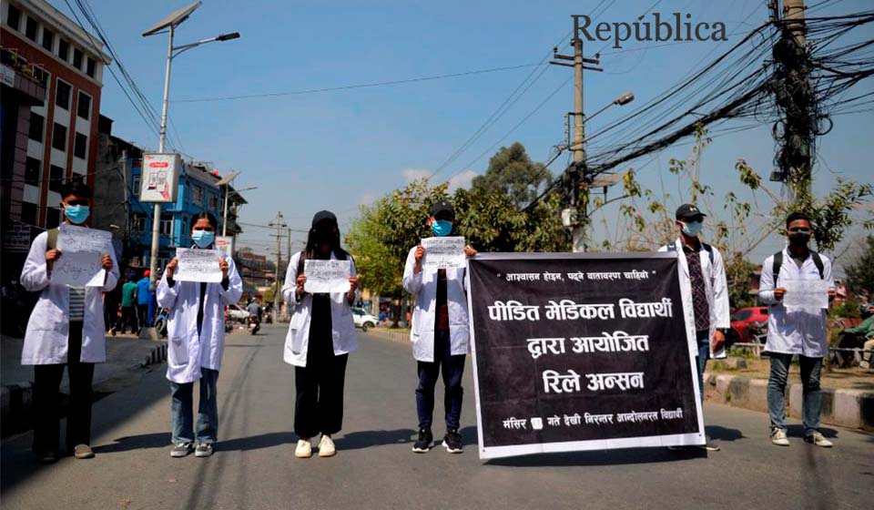 PHOTOS: Medical students on relay hunger strike demanding safe environment for studying