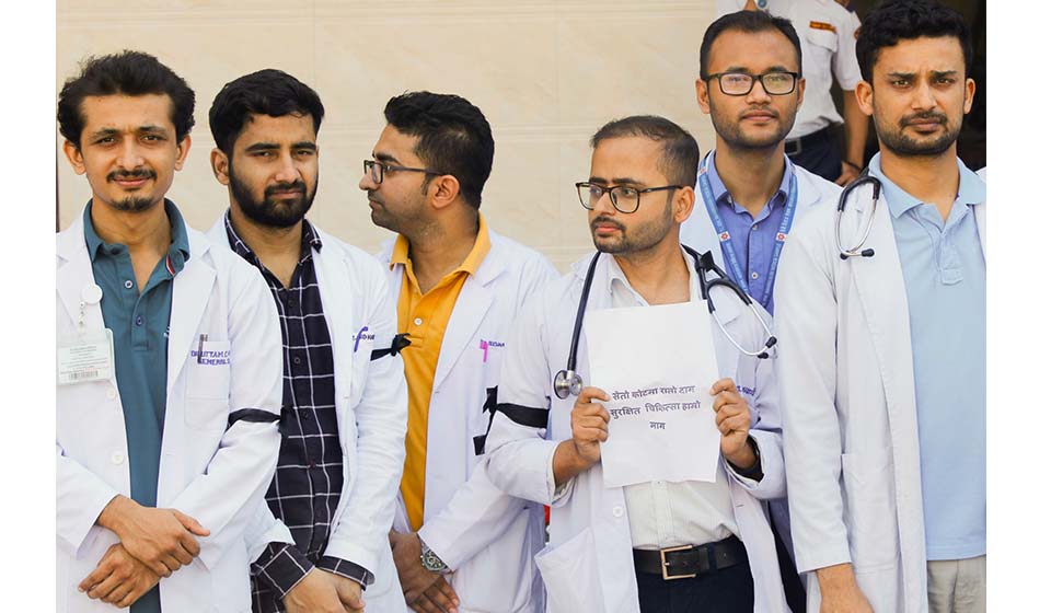 Doctors stage protest at TU Teaching Hospital (In Photos)
