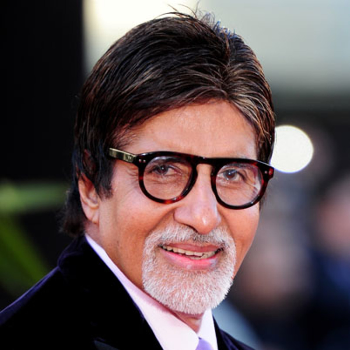 Bachchan starts distribution of 2,000 food packets in Mumbai