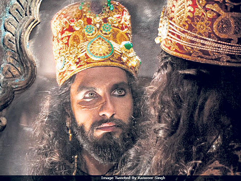 Padmavati Pic: Ranveer Singh looks regal yet fierce in his Khilji character  look from 'Padmaavat'Padmavati Pic: Ranveer Singh looks regal yet fierce in  his Khilji character look from 'Padmaavat