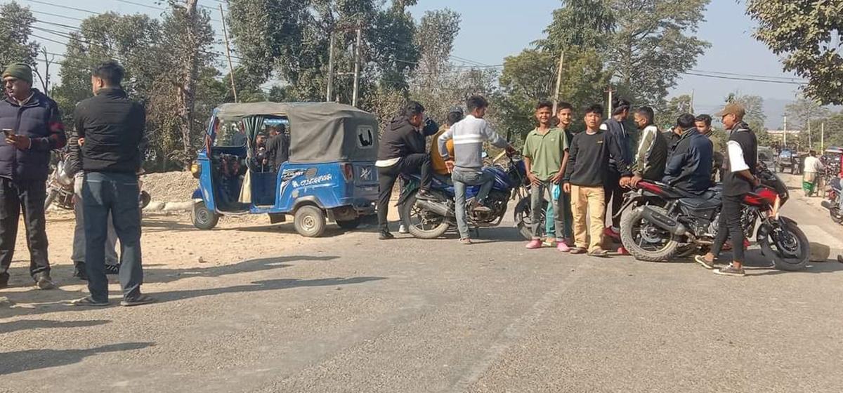 Kohalpur-Chisapani road blocked