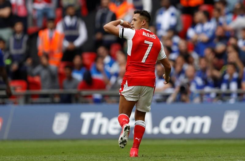 Arsenal's Sanchez out of opener with abdominal strain