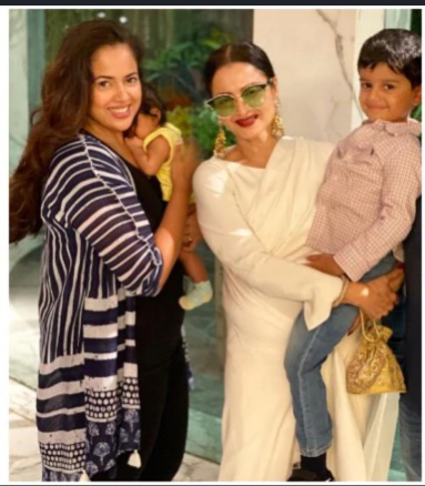 Sameera Reddy has her fangirl moment with Rekha
