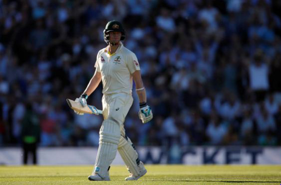 Smith continues to paper over Australia's batting cracks