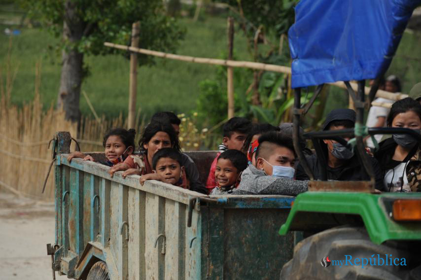Those stranded in Lalitpur sent to Sindhuli (with photos)