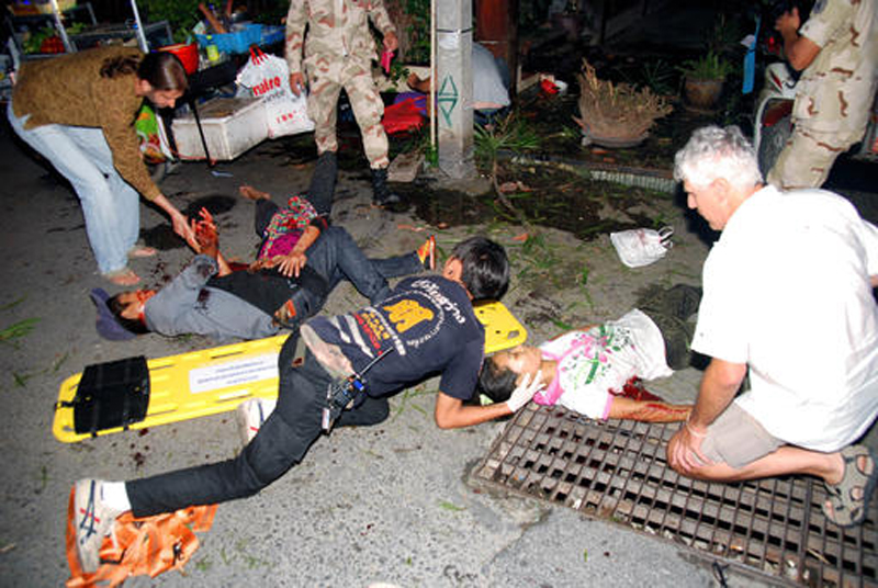 Bomb blast hits train in southern Thailand, killing 1