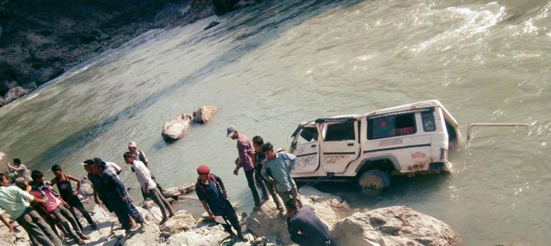 3 killed, 11 injured in Thulibheri jeep plunge