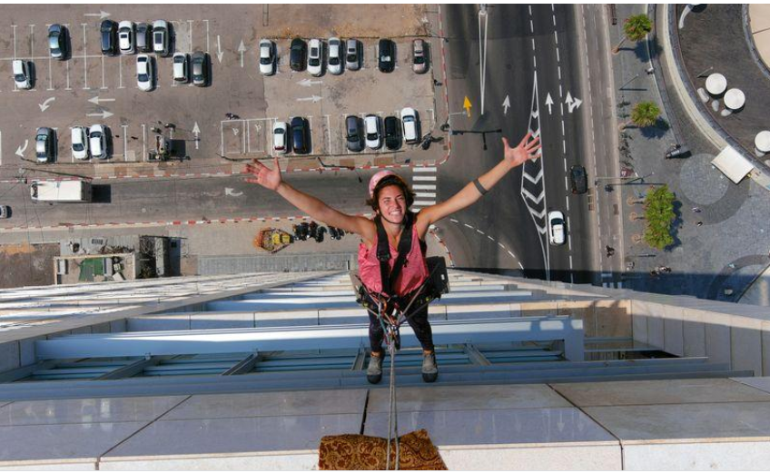 Squeegee selfies: Tel Aviv tower-washer is rising TikTok star