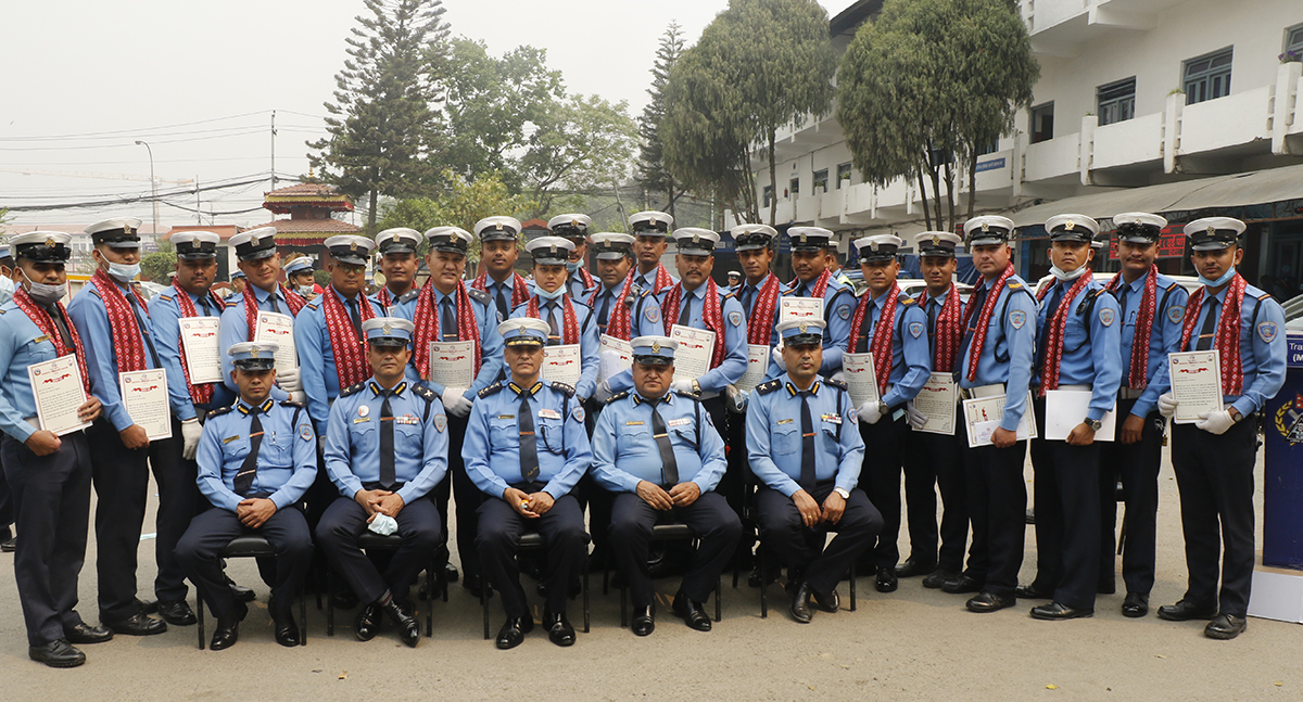 34 traffic police personnel felicitated for not accepting bribes offered by traffic rule violators