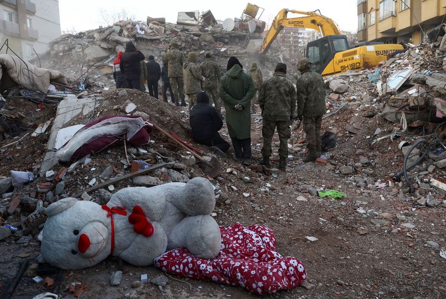 Turkey leader acknowledges earthquake relief problems as death toll passes 15,000