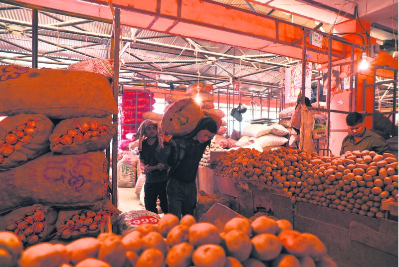 Veg prices fall on improved supplies
