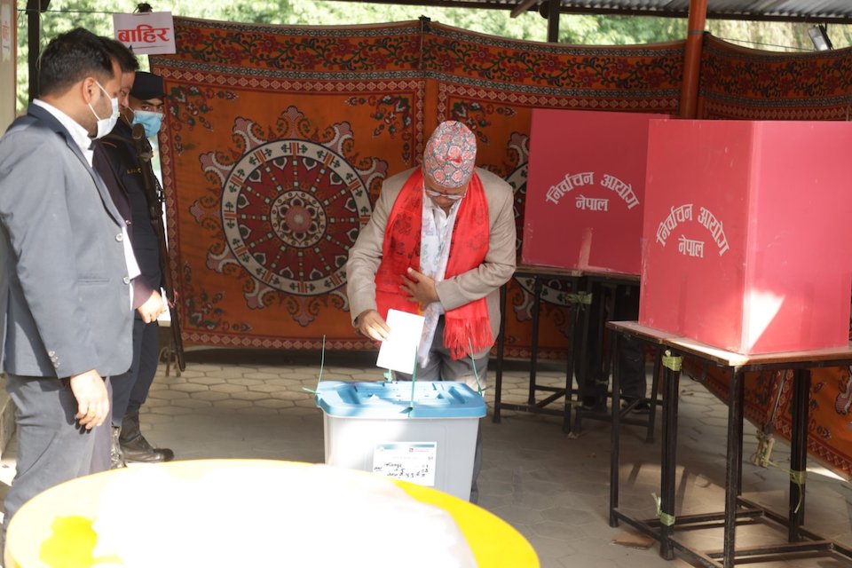 Lalitpur Mayor candidate  Chiri Babu Maharjan casts vote at Lalitpur (with photos)